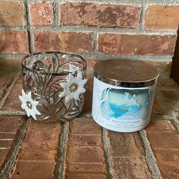 Bath & Body Works Frosted Spearmint Candle w/ White Flowers Floral Metal Holder - Picture 1 of 7